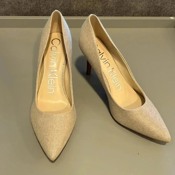 Calvin Klein classic pumps pointed toe new no tags goldish with gold accents 10M - Picture 1 of 7